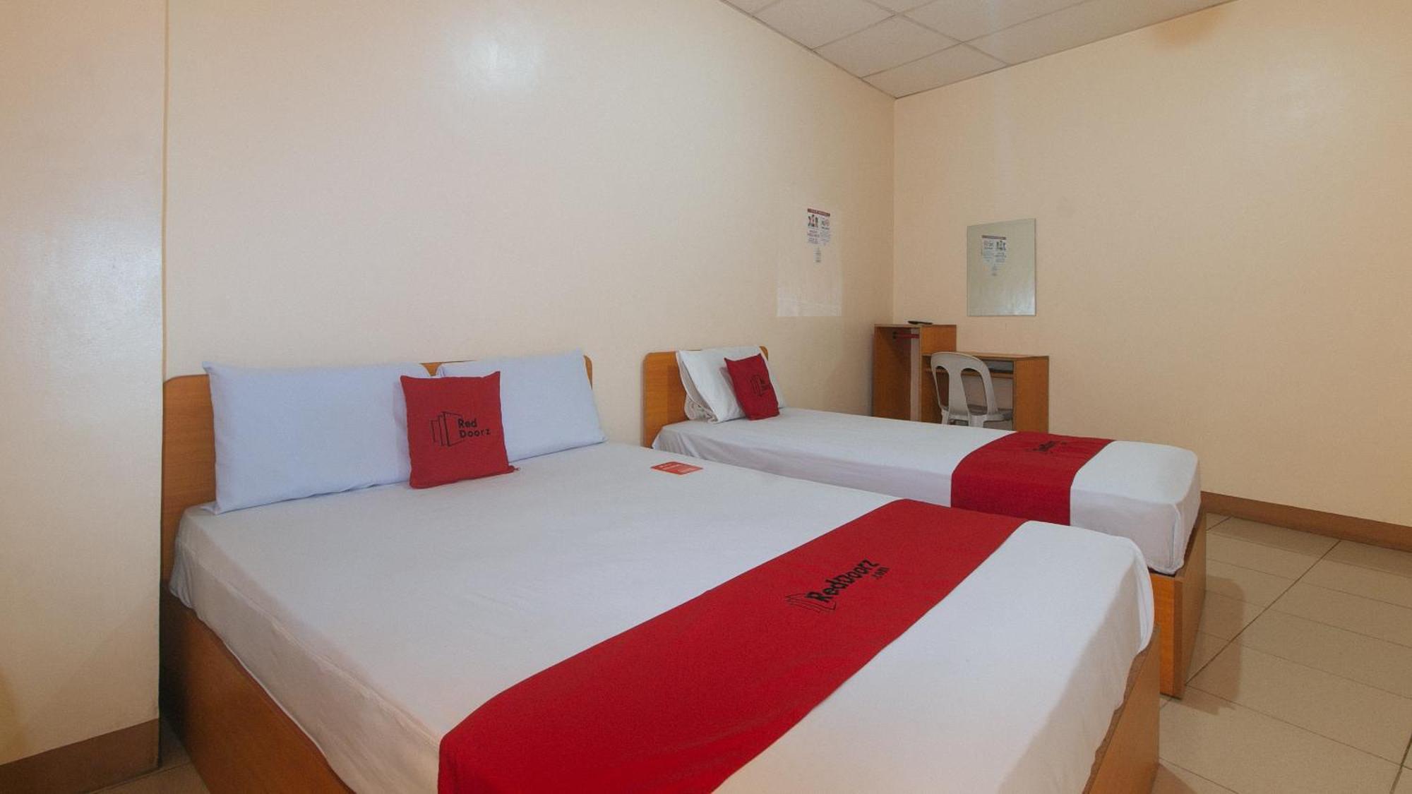 Reddoorz @ Asiana Pension Inn Mandawe Zewnętrze zdjęcie