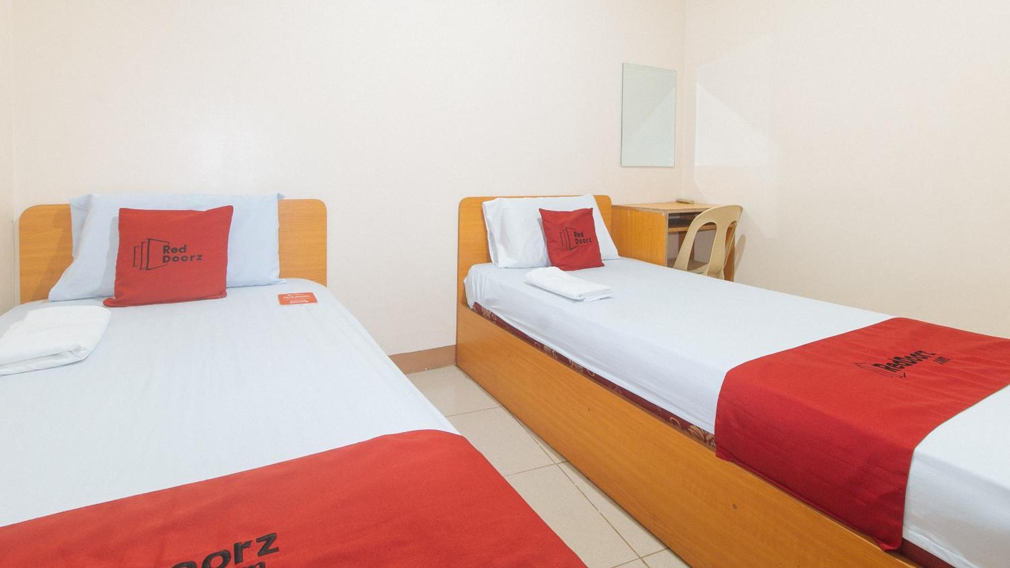 Reddoorz @ Asiana Pension Inn Mandawe Zewnętrze zdjęcie